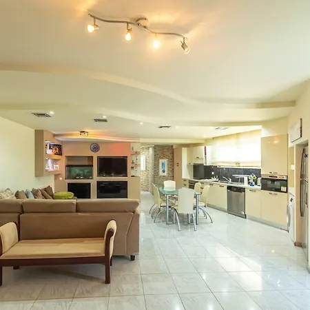 Ixian Breeze Villa